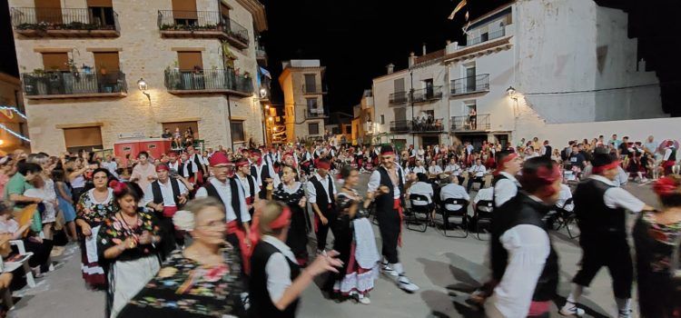 Cervera del Maestre recupera els seus balls tradicionals