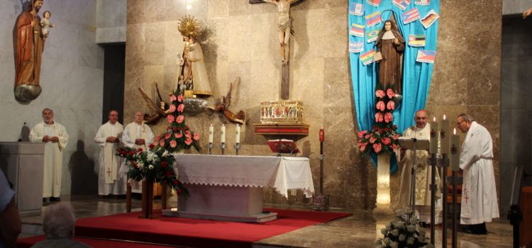 La Residencia San Sebastián celebra Santa Teresa con el obispo, la coral García Julbe y la rondallla Mar i Terra