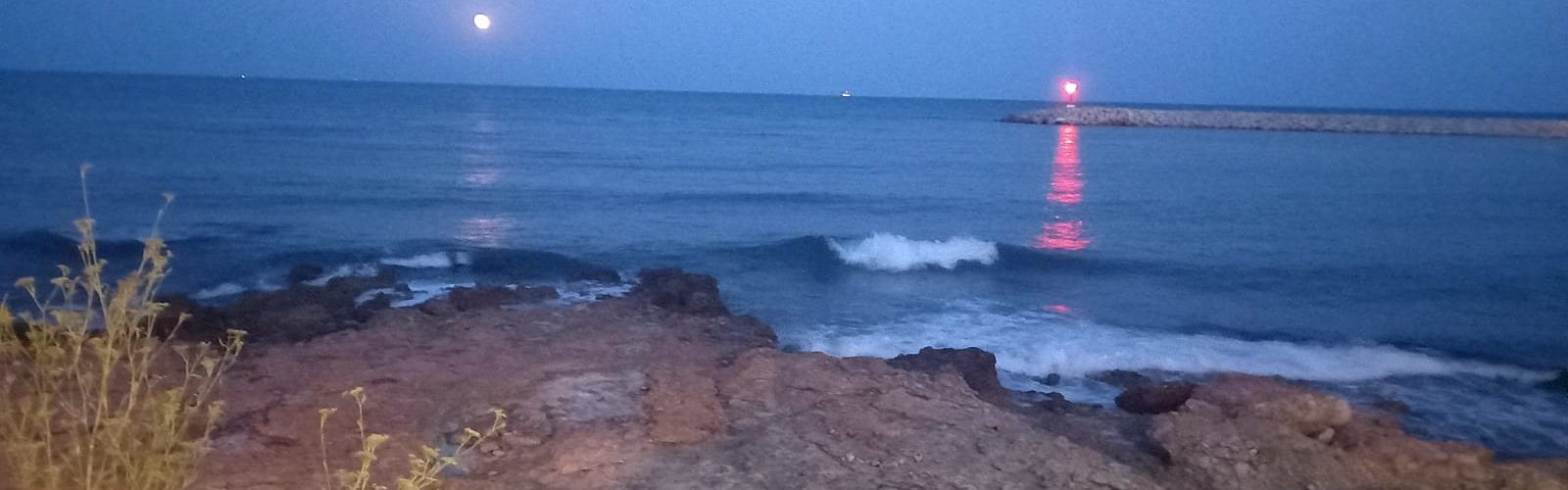 La lluna d’agost, des de les Cases d’Alcanar