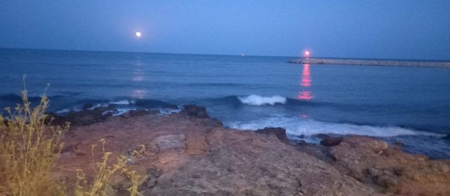 La lluna d’agost, des de les Cases d’Alcanar