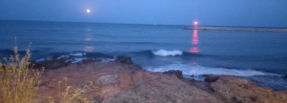 La lluna d’agost, des de les Cases d’Alcanar