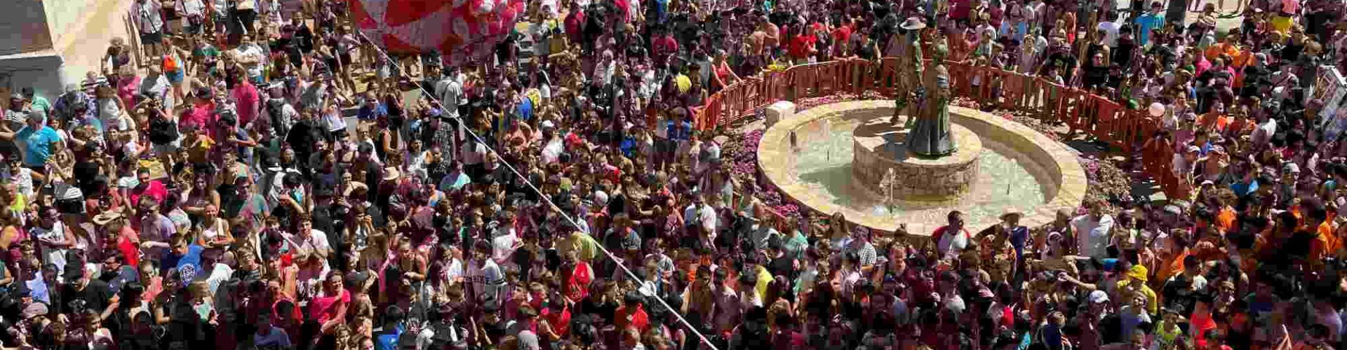 Las peñas protagonizan La Crida en Benicarló
