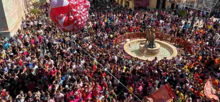 Las peñas protagonizan La Crida en Benicarló