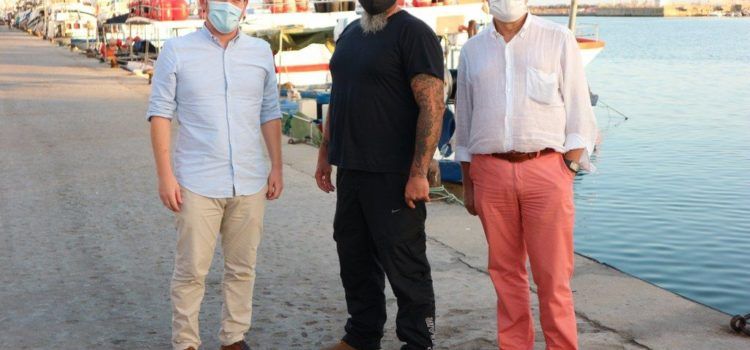 La Diputació renova el conveni de col·laboració amb la Federació de Pescadors de Castelló per a la recollida de plàstics a la mar