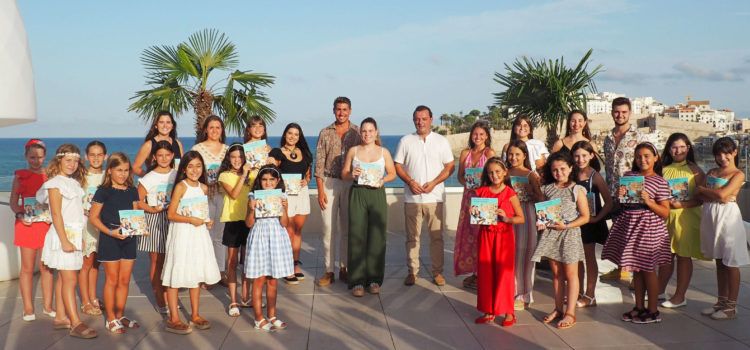 Peníscola realitza el lliurament oficial del seu Programa de Festes Patronals 2022 a la que serà la seua Cort d’Honor