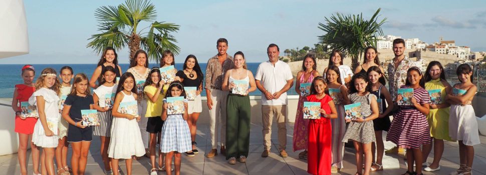Peníscola realitza el lliurament oficial del seu Programa de Festes Patronals 2022 a la que serà la seua Cort d’Honor 