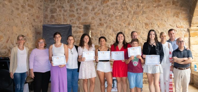 La Fundació Carles Salvador premia els guanyadors i guanyadores del XIV Concurs Literari i Fotogràfic del mestre 