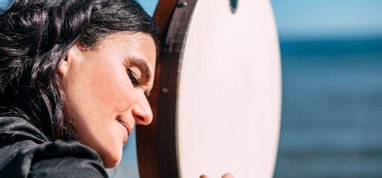 Mara Aranda i Jota Martínez arranquen demà La Mar de Cultures a la Biblioplatja de Vinaròs