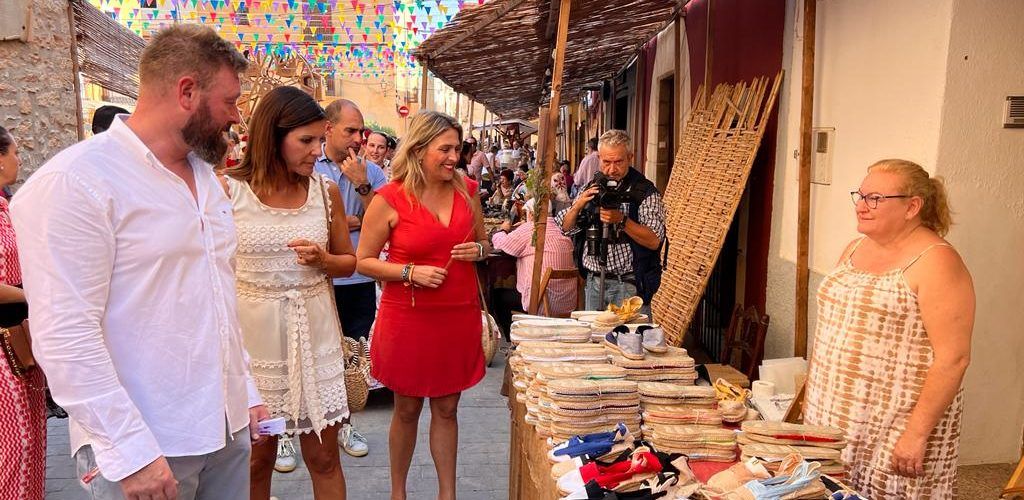 Miles de personas ya disfrutan de la XX Mostra d’Oficis Tradicionals de Sant Jordi  
