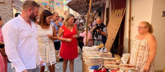 Miles de personas ya disfrutan de la XX Mostra d’Oficis Tradicionals de Sant Jordi