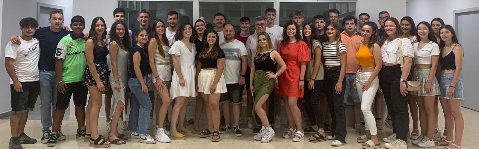 Quasi 80 dames, reines i fadrins en les festes de Rossell
