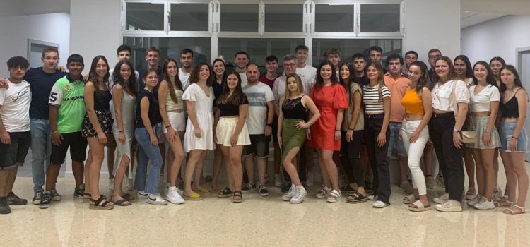 Quasi 80 dames, reines i fadrins en les festes de Rossell