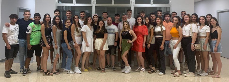 Quasi 80 dames, reines i fadrins en les festes de Rossell
