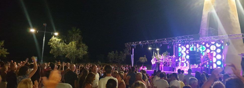 Éxito de las verbenas populares de los viernes en Peñíscola