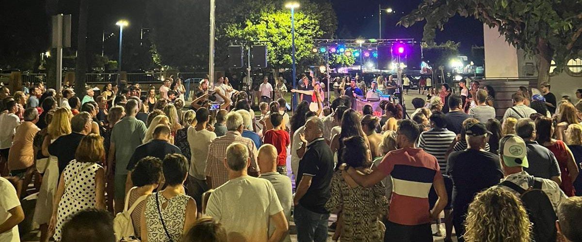 Peñíscola completa su ciclo estival de verbenas populares de los viernes
