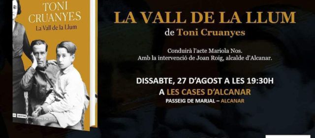 El presentador del Telenotícies Toni Cruanyes presenta a les Cases ‘La vall de la llum’, Premi Josep Pla 2022