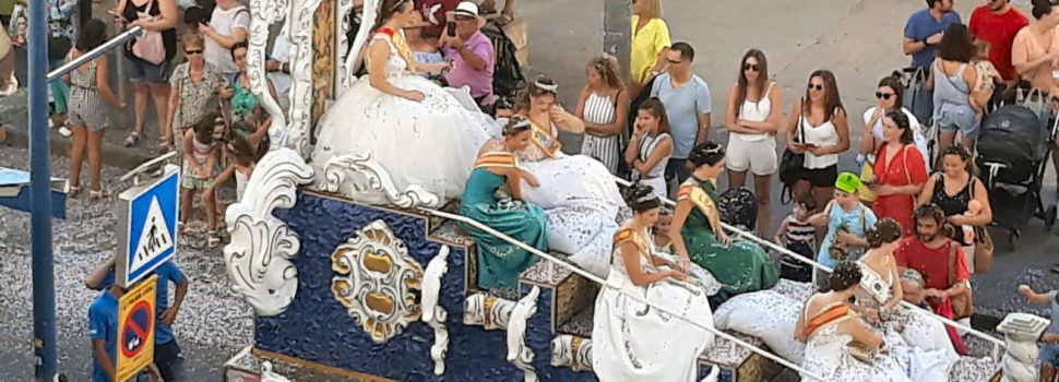 Vídeo i fotos: Desfilada de carrosses a Benicarló