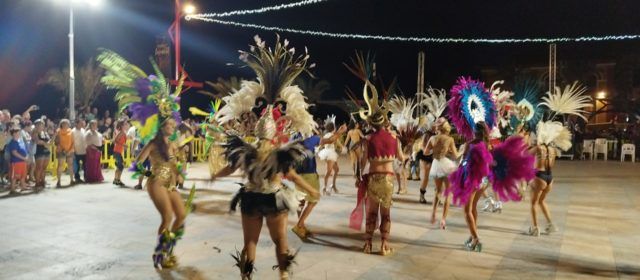 El Carnaval d’Estiu llueix a Vinaròs però menys pel vent