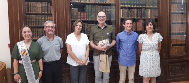 L’Ajuntament de Benicarló reconeix Jacob de Haan, director convidat de la serenata a Sant Bartomeu