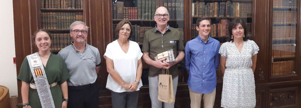 L’Ajuntament de Benicarló reconeix Jacob de Haan, director convidat de la serenata a Sant Bartomeu