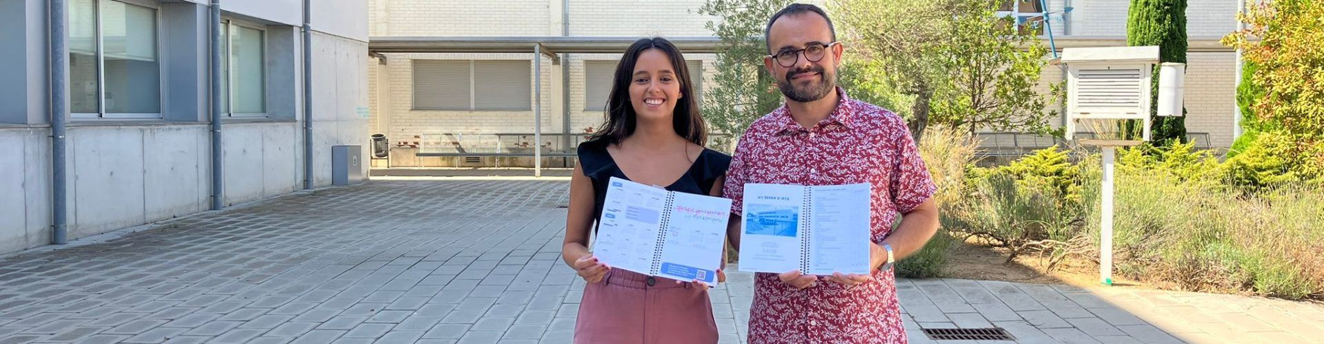 L’Ajuntament d’Alcalà-Alcossebre reparteix 1120 agendes per a alumnat i professorat dels centres educatius