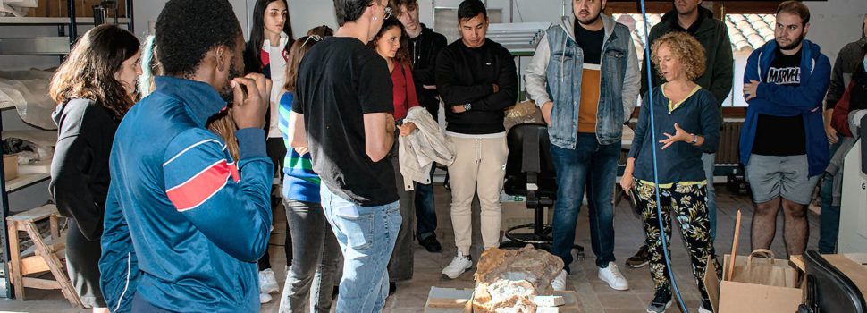 ​​​​Restauradors i restauradores de tota la comunitat visiten el taller de la Fàbrica Giner de Morella