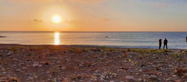 Barqueta enfonsada davant la platja del Cervol a Vinaròs