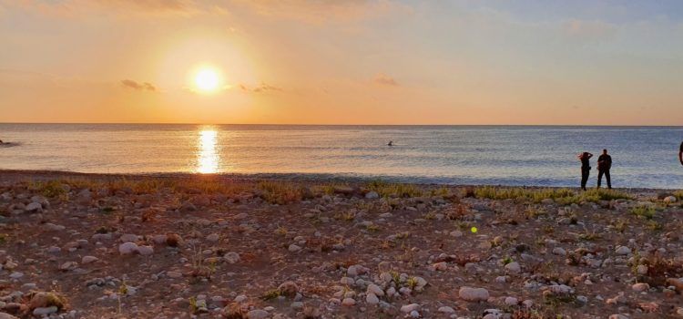 Barqueta enfonsada davant la platja del Cervol a Vinaròs