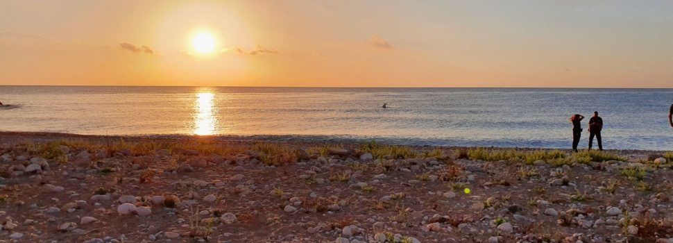 Barqueta enfonsada davant la platja del Cervol a Vinaròs