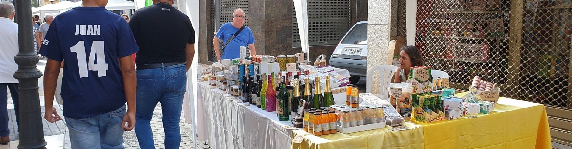 Les botigues, als carrers de Vinaròs avui diumenge