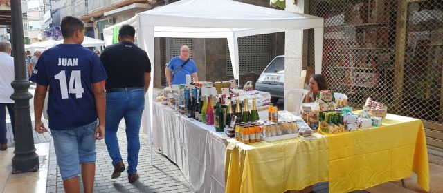 Les botigues, als carrers de Vinaròs avui diumenge