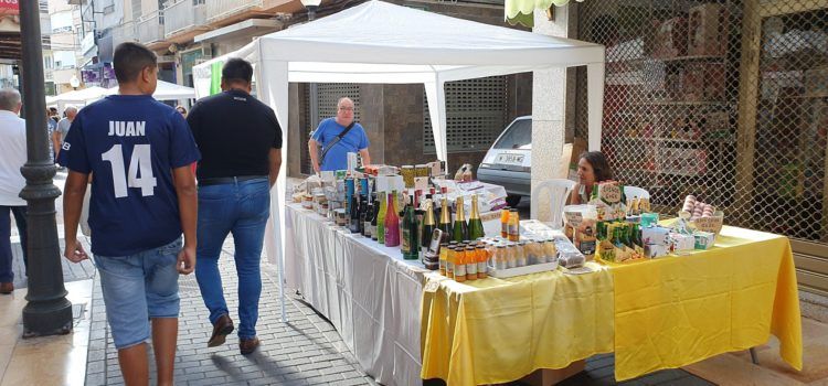 Les botigues, als carrers de Vinaròs avui diumenge