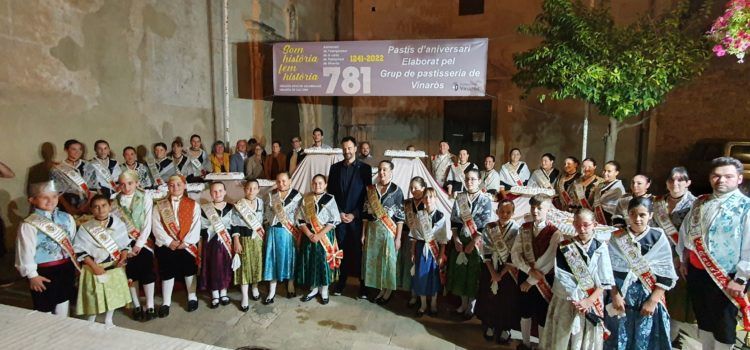 Vídeos i fotos de les Camaraes i el pastís del 781 aniversari de la Carta Pobla de Vinaròs