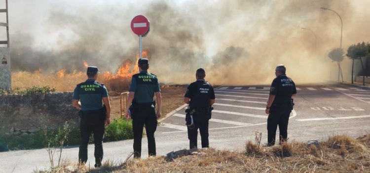 Incendi davant del col·legi M. Ródenas de Benicarló