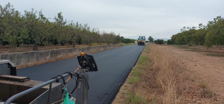 L’Ajuntament de Vinaròs asfalta el camí de les Carretes amb una subvenció de la Generalitat Valenciana