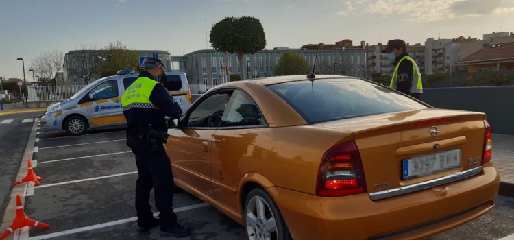 La Policia Local de Benicarló consciencia sobre els perills de les distraccions al volant