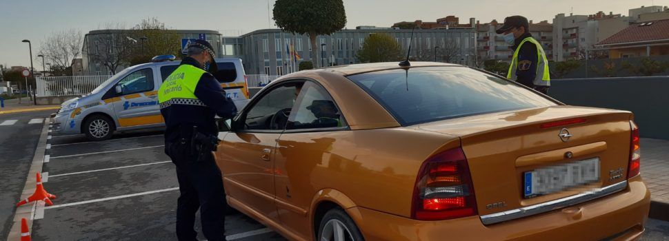 La Policia Local de Benicarló consciencia sobre els perills de les distraccions al volant
