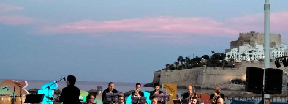 Vídeos i fotos: Esmuvi Jazz Band de Vinaròs a Peníscola