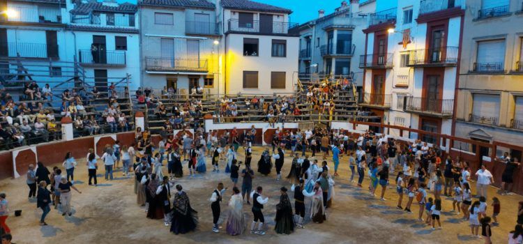 Las mujeres, la fotografía y las fiestas han cautivado el territorio Human Land