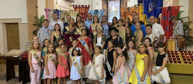 L’Associació Cultural de Moros i Cristians de Peníscola celebra la missa de presentació d’Estendards