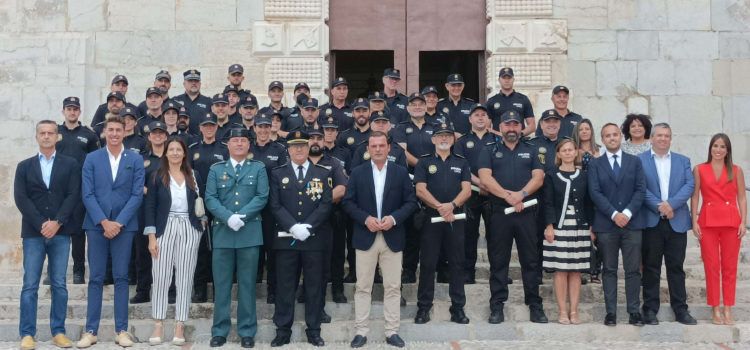 La Policia Local de Peníscola celebra el Dia del seu Patró amb el reconeixement a catorze agents i un civil