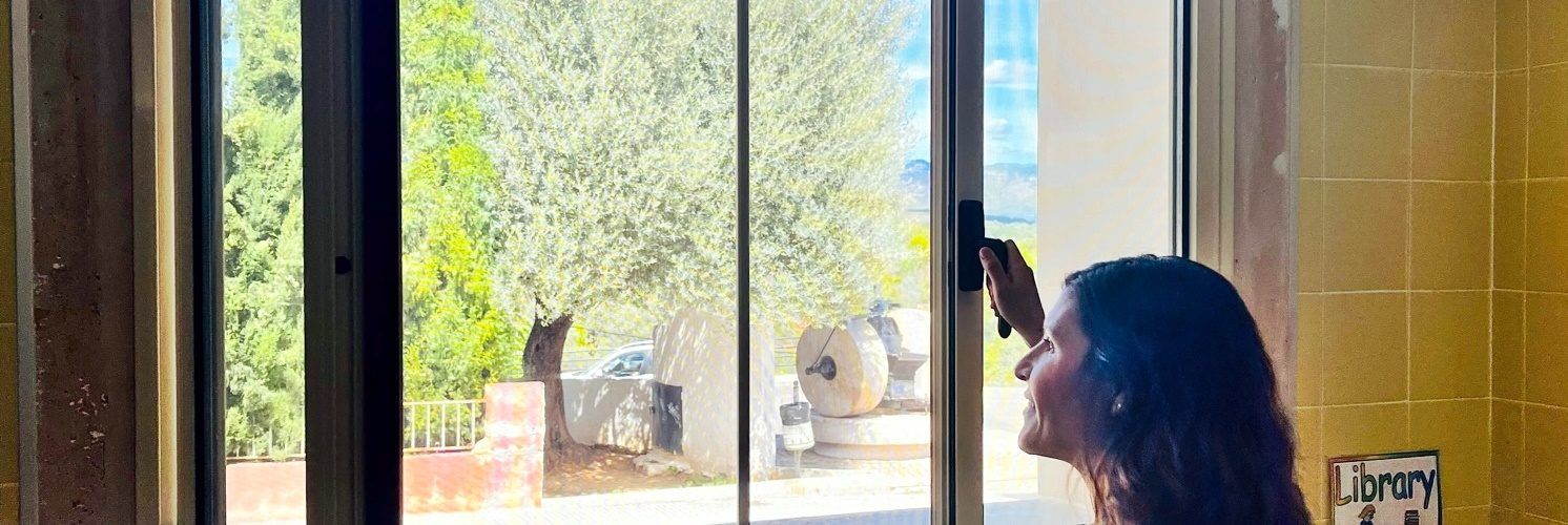 El Ayuntamiento de Canet lo Roig instala 72 placas solares en el CRA Araboga que generan 250 KW diarios