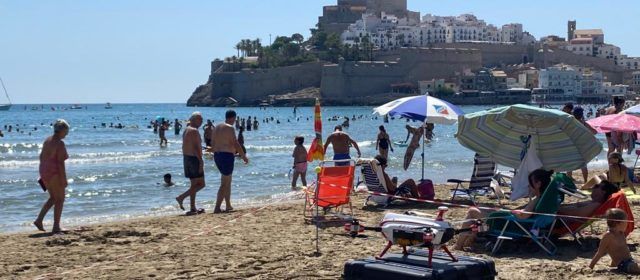 El servicio de salvamento y socorrismo en playas en Peñíscola resuelve 436 asistencias con 9 rescates en agosto