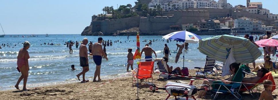 El servicio de salvamento y socorrismo en playas en Peñíscola resuelve 436 asistencias con 9 rescates en agosto