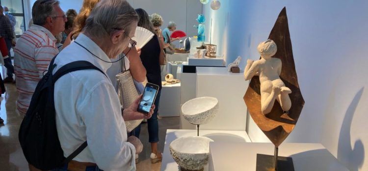 L’alumnat de ceràmica de L’Escola per l’Art i la Cultura a Tortosa exposa les seves creacions a la mostra col·lectiva “Lluna”