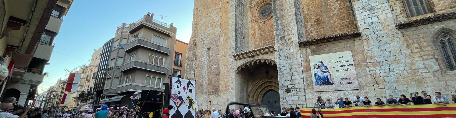 Galeria de vídeos i fotos de la desfilada de carrosses a Ulldecona