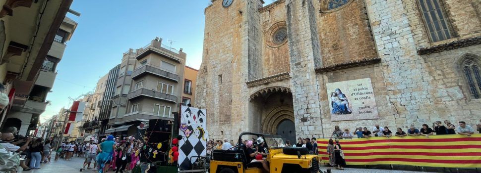Galeria de vídeos i fotos de la desfilada de carrosses a Ulldecona