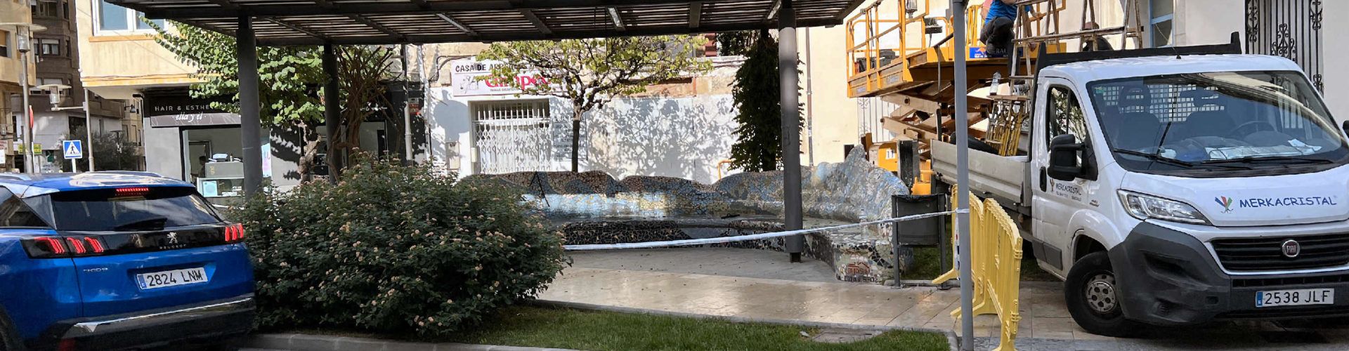 L’Ajuntament realitza tasques de manteniment de les pèrgoles