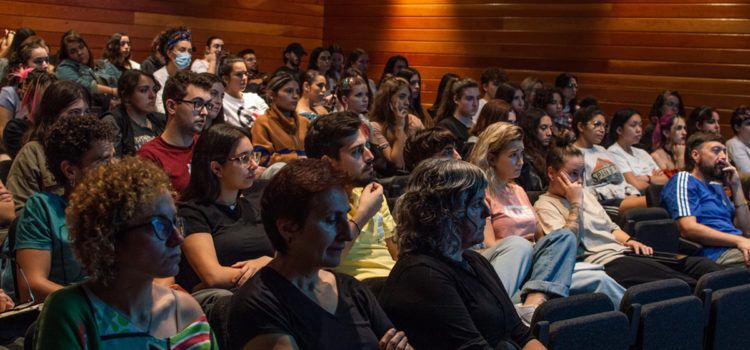 L’Aurora Grup de Suport inaugura l’exposició Artistes al Rescat a l’ESAD de Castelló