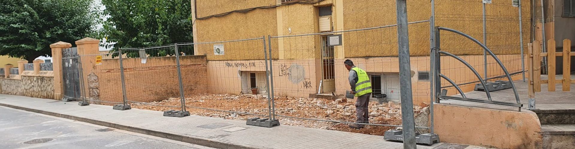 Remodelen la part lateral de la Casa de la Cultura de Vinaròs per obrir-la al veïnat